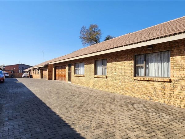 3 Bedroom Property for Sale in New Redruth Gauteng