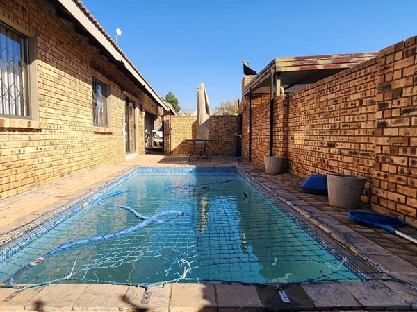 3 Bedroom Property for Sale in New Redruth Gauteng