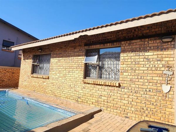 3 Bedroom Property for Sale in New Redruth Gauteng