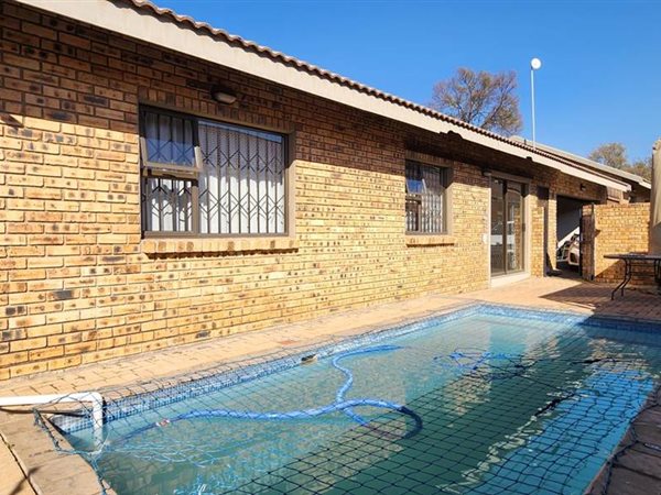 3 Bedroom Property for Sale in New Redruth Gauteng