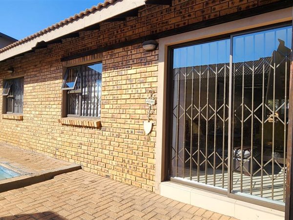 3 Bedroom Property for Sale in New Redruth Gauteng