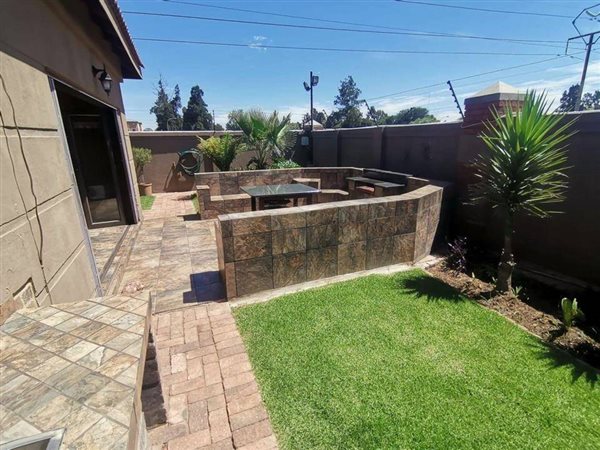 4 Bedroom Property for Sale in Southdowns Gauteng