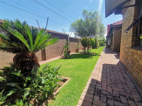 4 Bedroom Property for Sale in Southdowns Gauteng