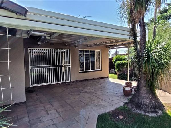 4 Bedroom Property for Sale in Brackendowns Gauteng