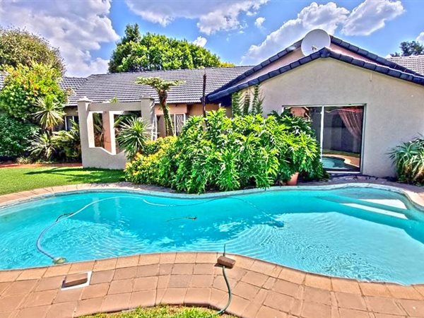 4 Bedroom Property for Sale in Brackendowns Gauteng