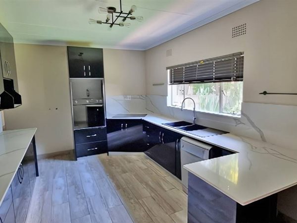 4 Bedroom Property for Sale in Brackendowns Gauteng