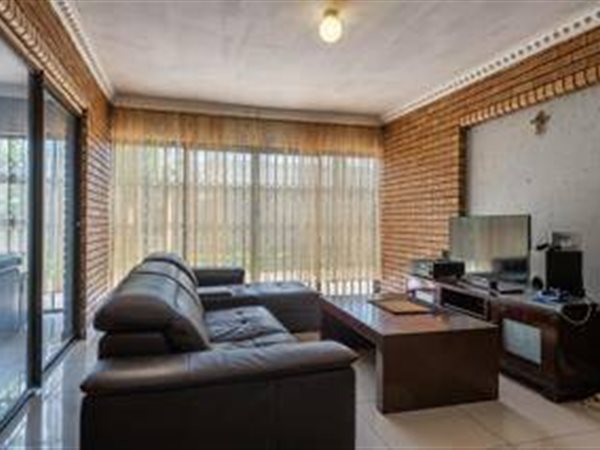 5 Bedroom Property for Sale in Liefde en Vrede Gauteng