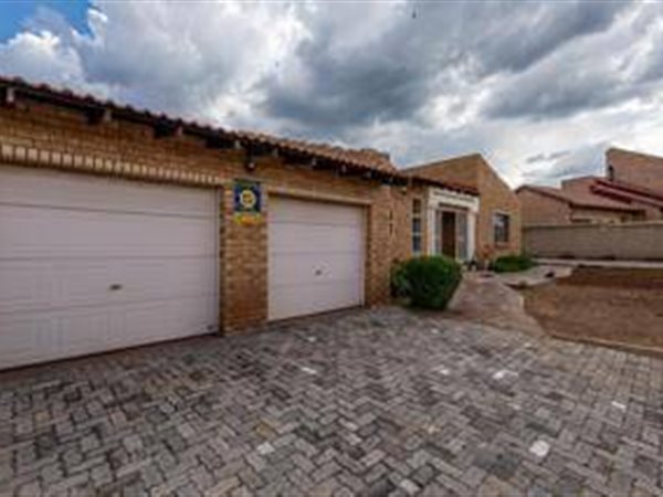 5 Bedroom Property for Sale in Liefde en Vrede Gauteng