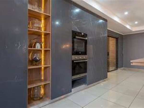 5 Bedroom Property for Sale in Liefde en Vrede Gauteng