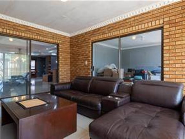 5 Bedroom Property for Sale in Liefde en Vrede Gauteng