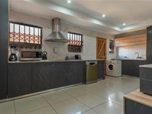 5 Bedroom Property for Sale in Liefde en Vrede Gauteng