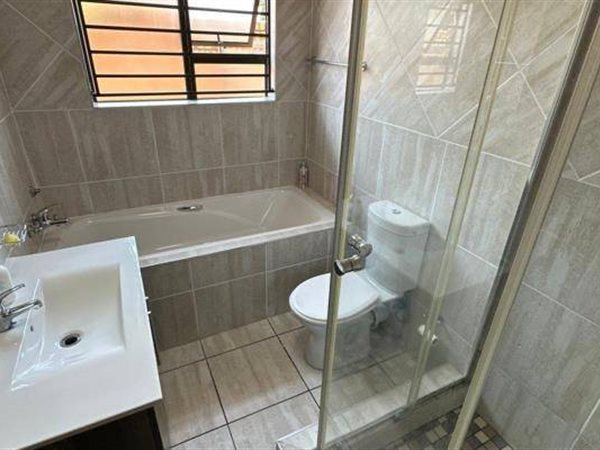 3 Bedroom Property for Sale in Brackenhurst Gauteng