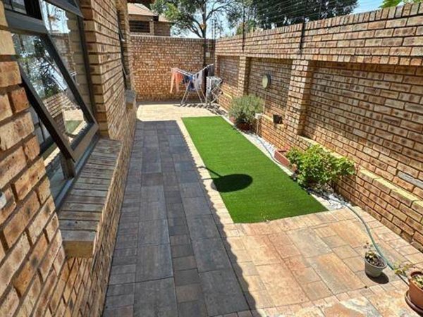 3 Bedroom Property for Sale in Brackenhurst Gauteng