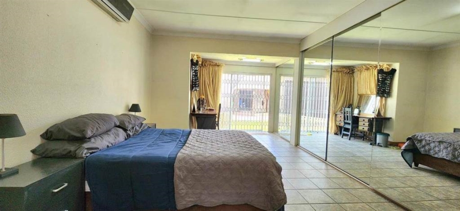 4 Bedroom Property for Sale in Verwoerdpark Gauteng