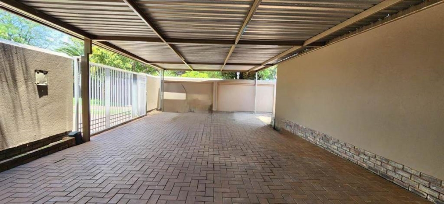 4 Bedroom Property for Sale in Verwoerdpark Gauteng