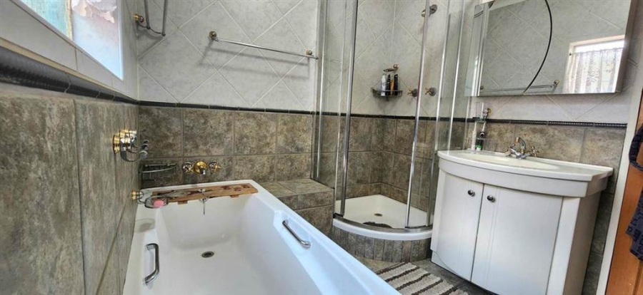 4 Bedroom Property for Sale in Verwoerdpark Gauteng