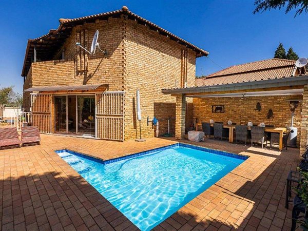 4 Bedroom Property for Sale in Glenvista Gauteng