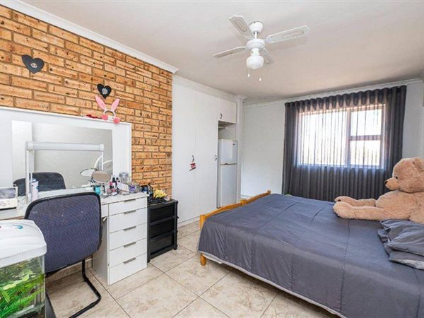 4 Bedroom Property for Sale in Glenvista Gauteng