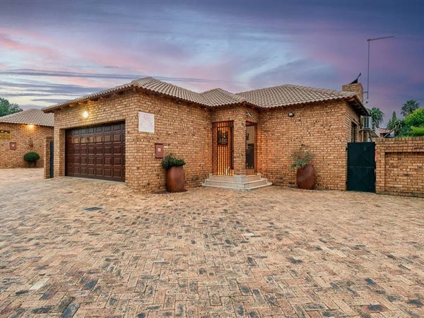 3 Bedroom Property for Sale in New Redruth Gauteng