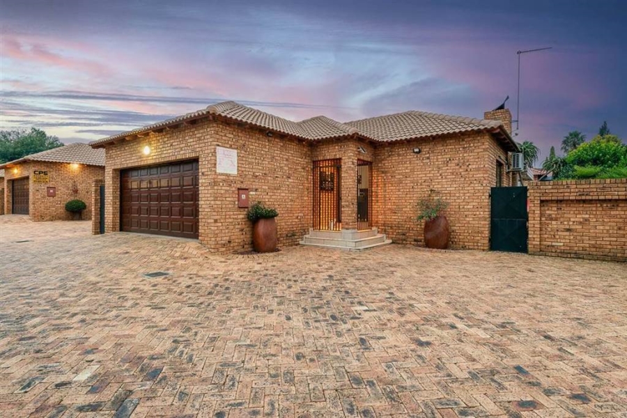 3 Bedroom Property for Sale in New Redruth Gauteng