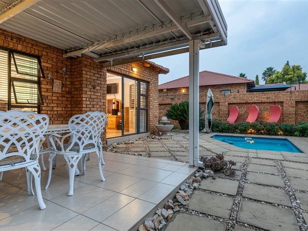 3 Bedroom Property for Sale in New Redruth Gauteng