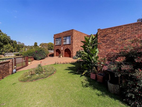 4 Bedroom Property for Sale in Glenvista Gauteng