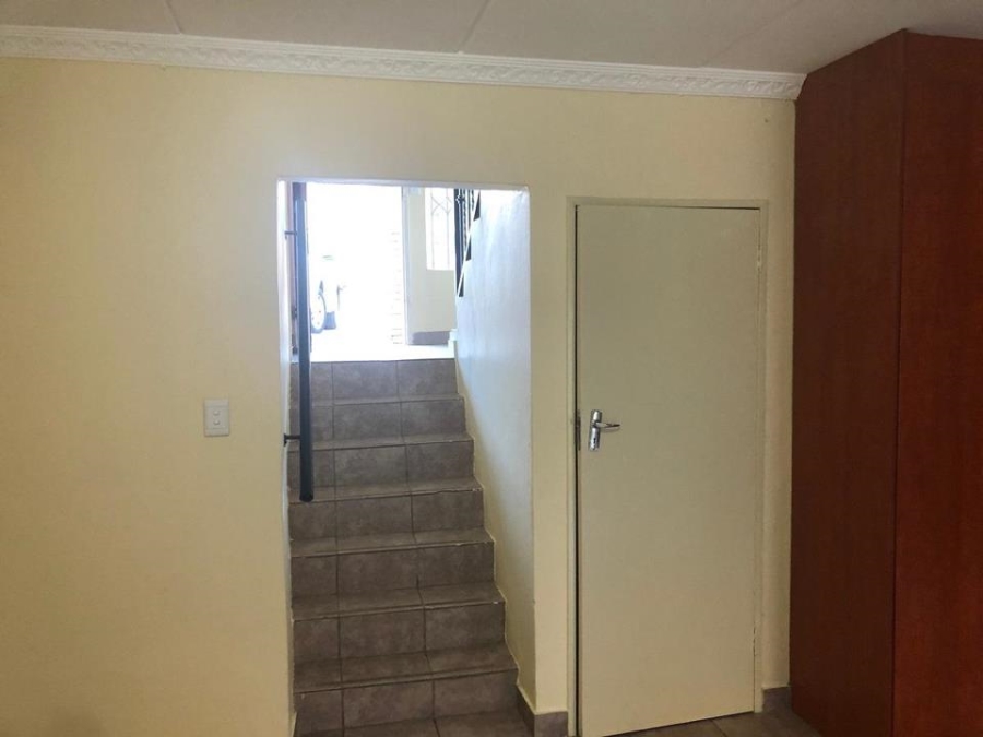 2 Bedroom Property for Sale in Wilgeheuwel Gauteng