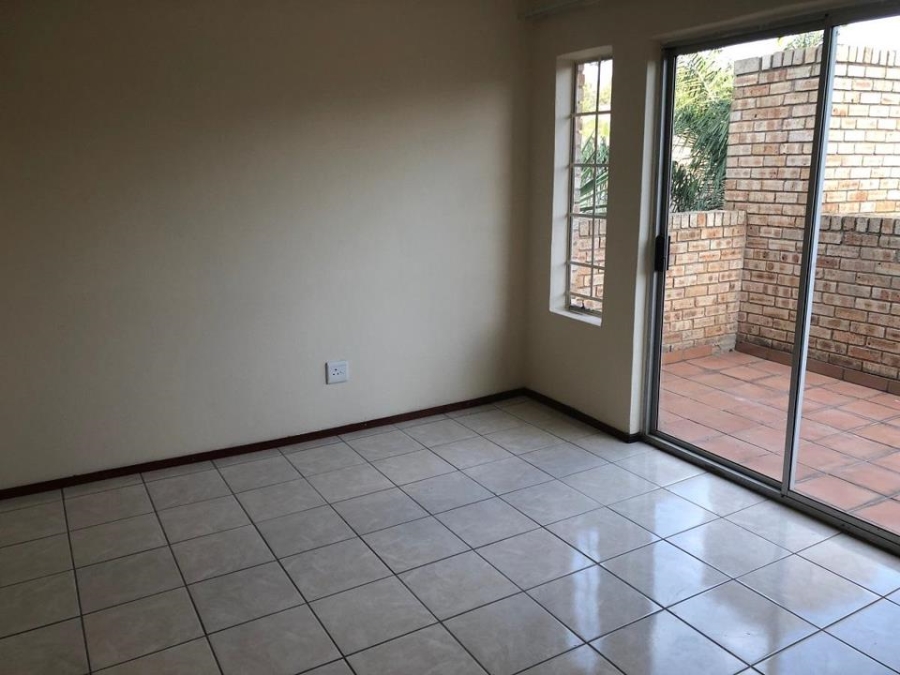 2 Bedroom Property for Sale in Wilgeheuwel Gauteng