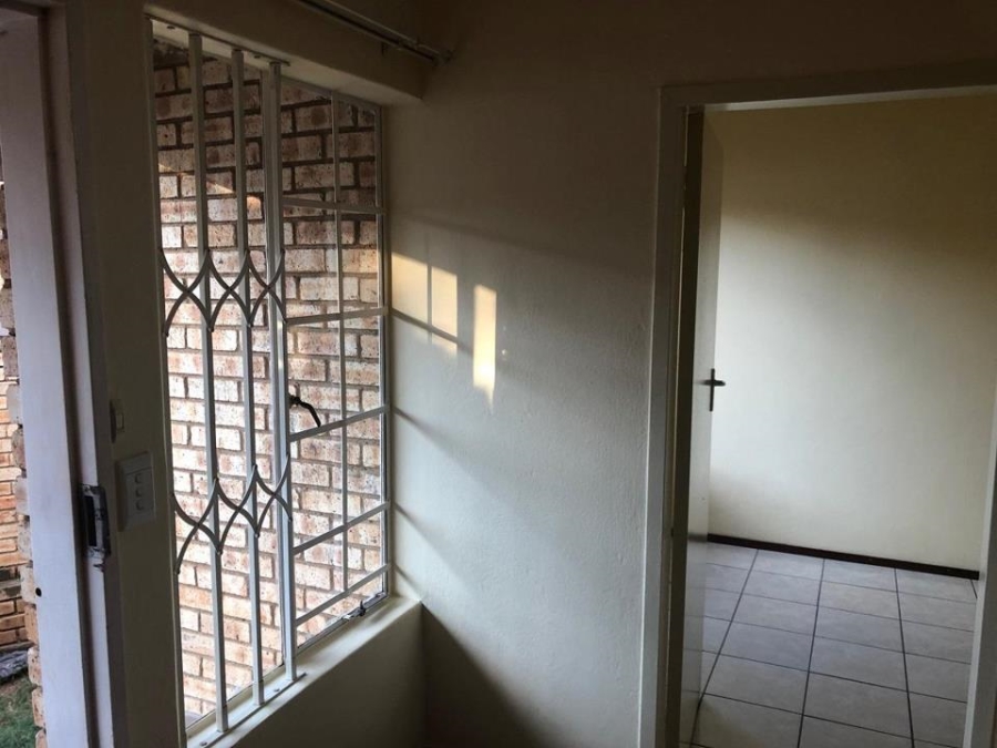 2 Bedroom Property for Sale in Wilgeheuwel Gauteng