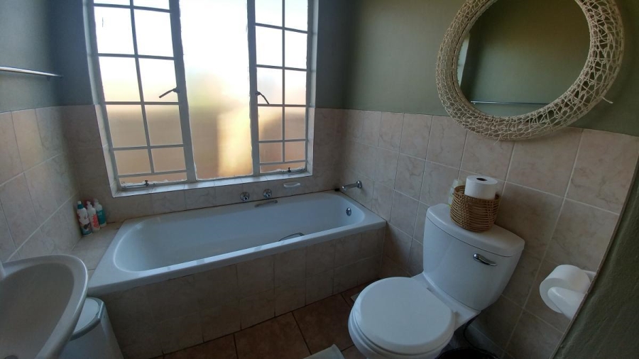 2 Bedroom Property for Sale in Wilgeheuwel Gauteng