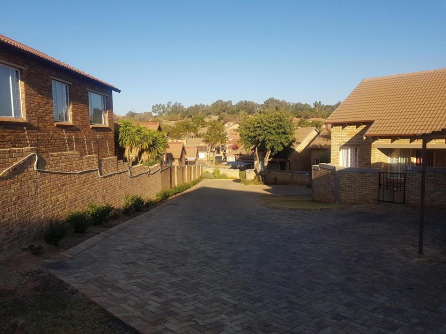 2 Bedroom Property for Sale in Wilgeheuwel Gauteng