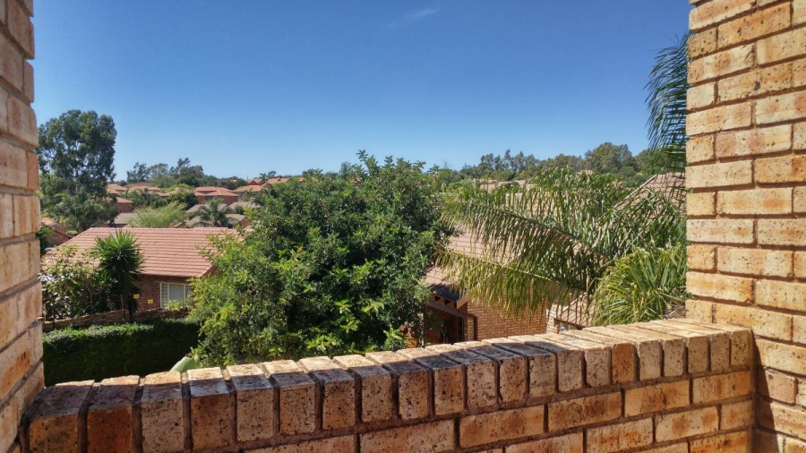 2 Bedroom Property for Sale in Wilgeheuwel Gauteng