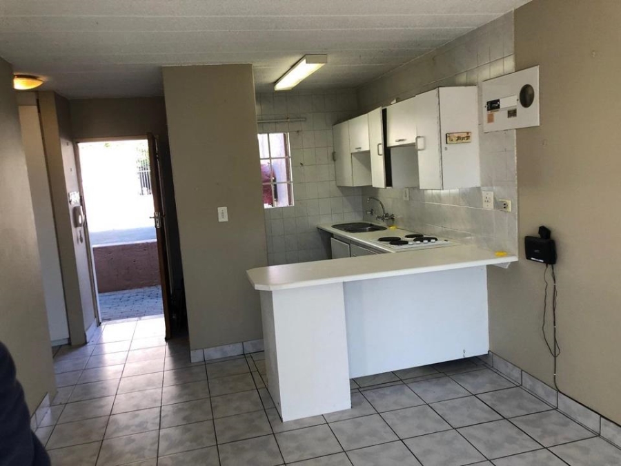 1 Bedroom Property for Sale in Radiokop Gauteng