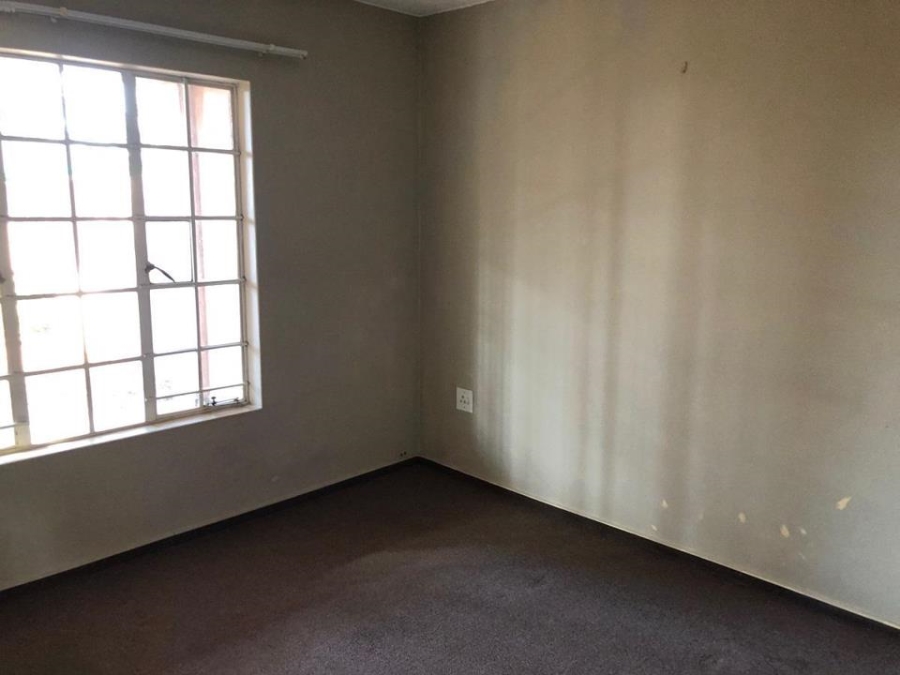 1 Bedroom Property for Sale in Radiokop Gauteng