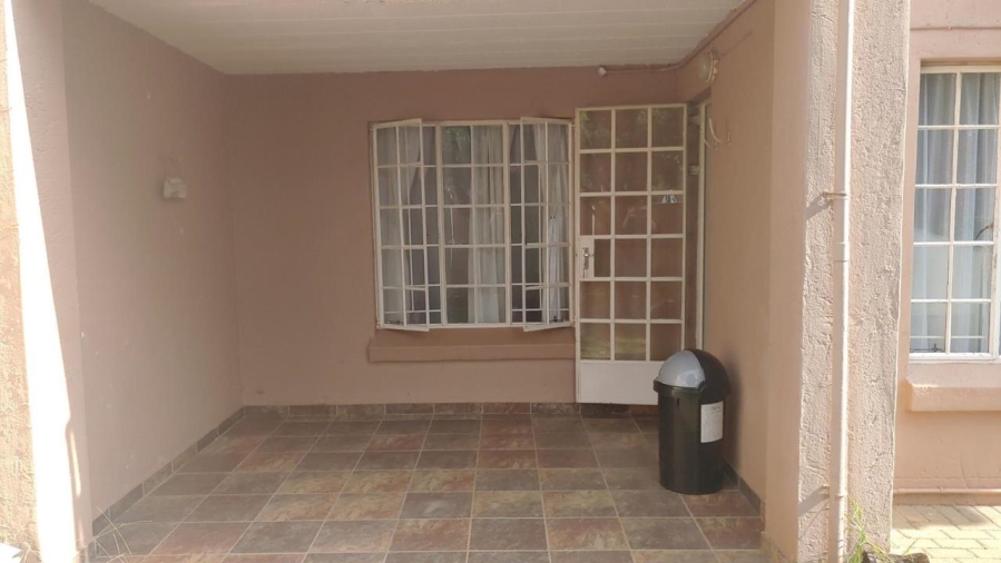 1 Bedroom Property for Sale in Radiokop Gauteng