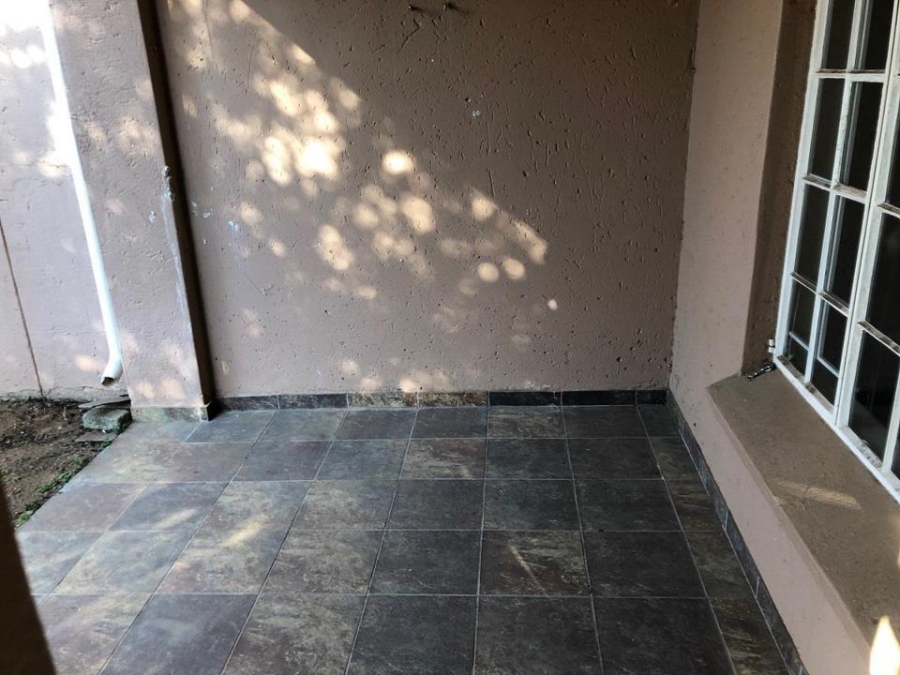 1 Bedroom Property for Sale in Radiokop Gauteng