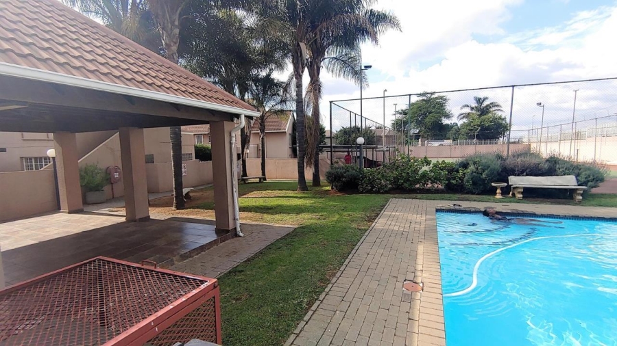 1 Bedroom Property for Sale in Radiokop Gauteng