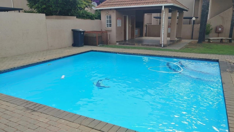 1 Bedroom Property for Sale in Radiokop Gauteng