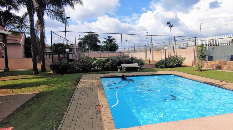 1 Bedroom Property for Sale in Radiokop Gauteng