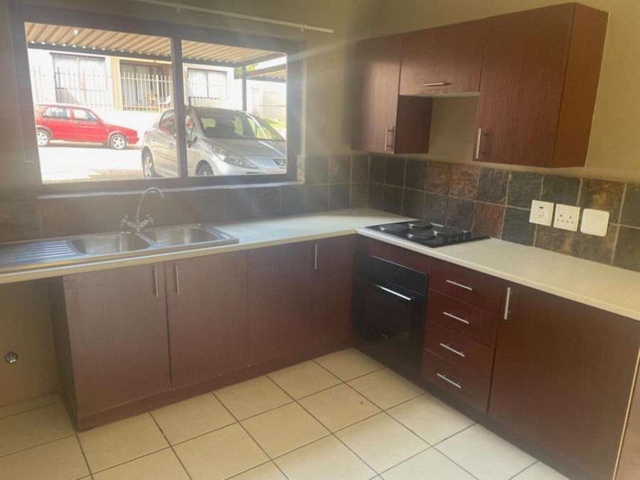 To Let 2 Bedroom Property for Rent in Honeydew Grove Gauteng