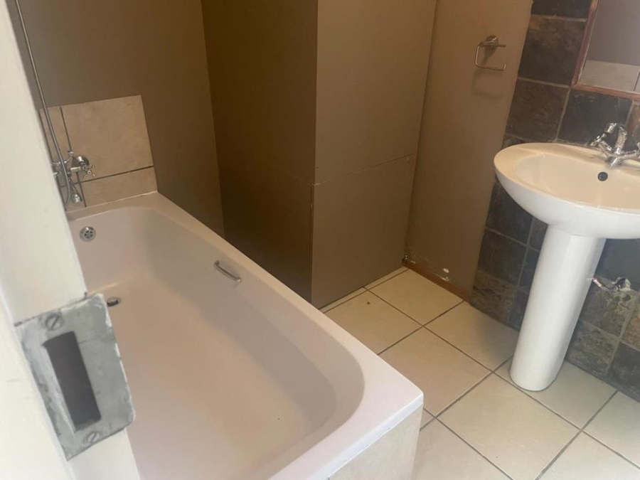 To Let 2 Bedroom Property for Rent in Honeydew Grove Gauteng