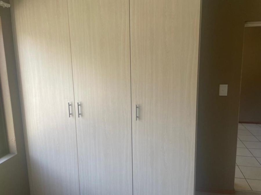 To Let 2 Bedroom Property for Rent in Honeydew Grove Gauteng