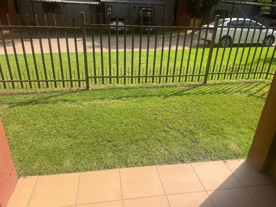 To Let 2 Bedroom Property for Rent in Honeydew Grove Gauteng