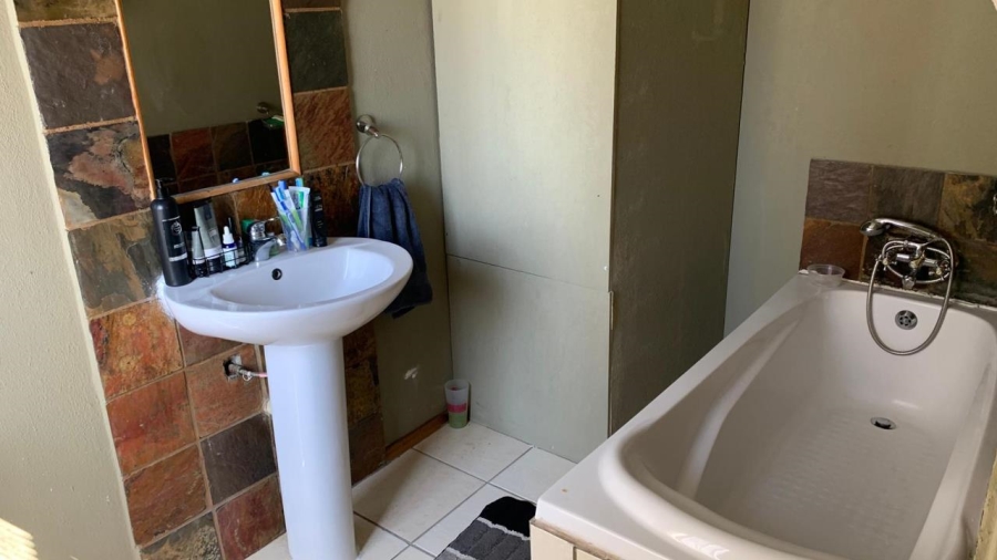 2 Bedroom Property for Sale in Honeydew Gauteng