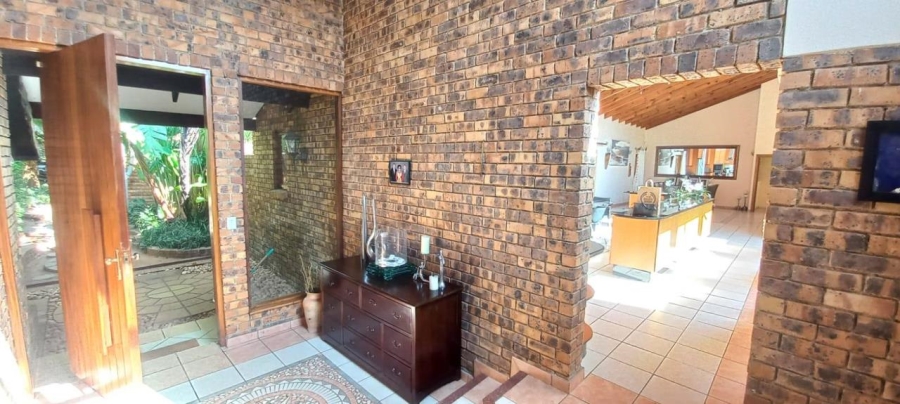 5 Bedroom Property for Sale in Bryanston Gauteng