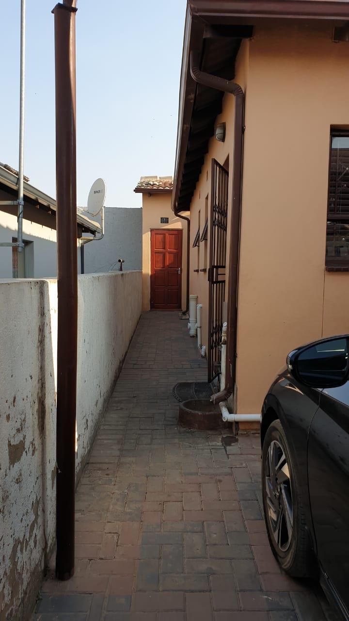 3 Bedroom Property for Sale in Clayville Gauteng