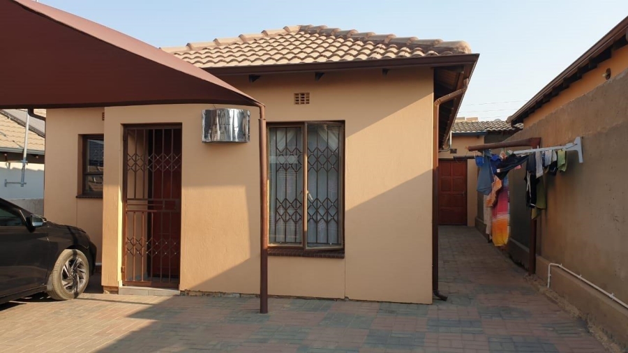 3 Bedroom Property for Sale in Clayville Gauteng