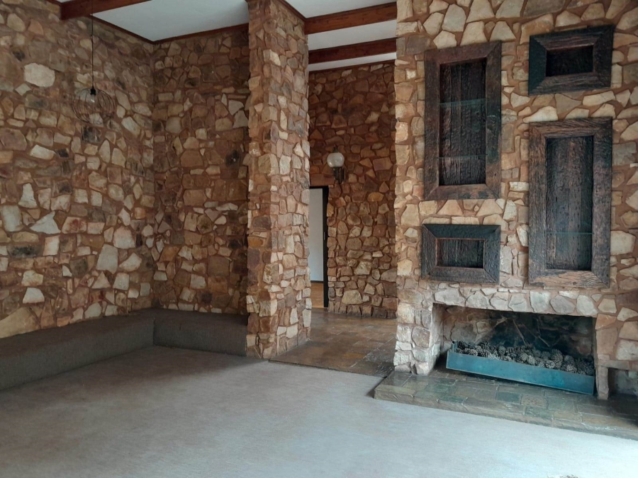 7 Bedroom Property for Sale in Leeuwfontein Gauteng