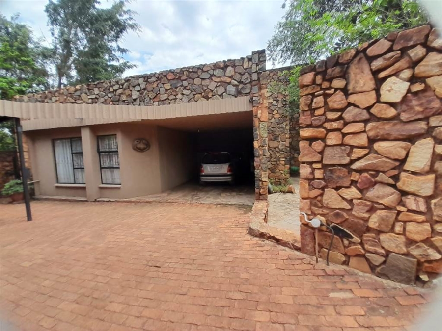 7 Bedroom Property for Sale in Leeuwfontein Gauteng