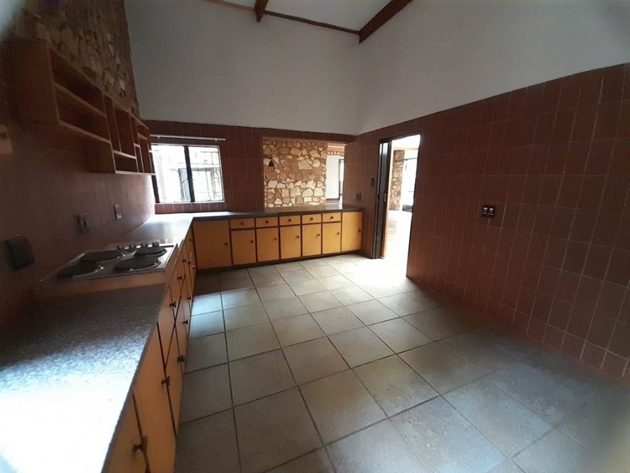 7 Bedroom Property for Sale in Leeuwfontein Gauteng